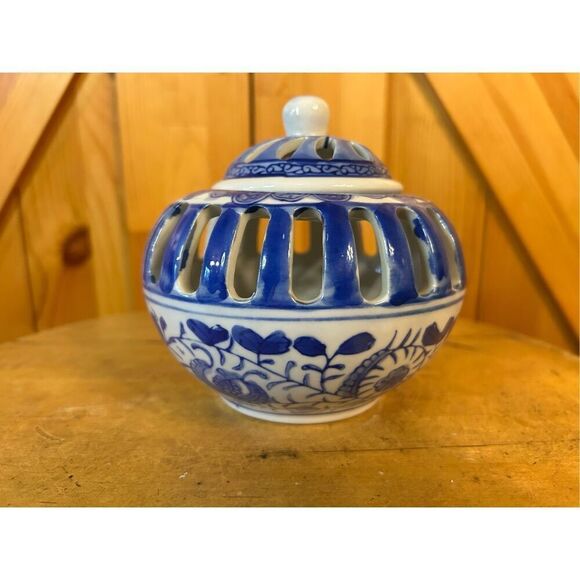 Vintage Blue & White Porcelain Potpourri Incense Open (8201) - Picture 2 of 8